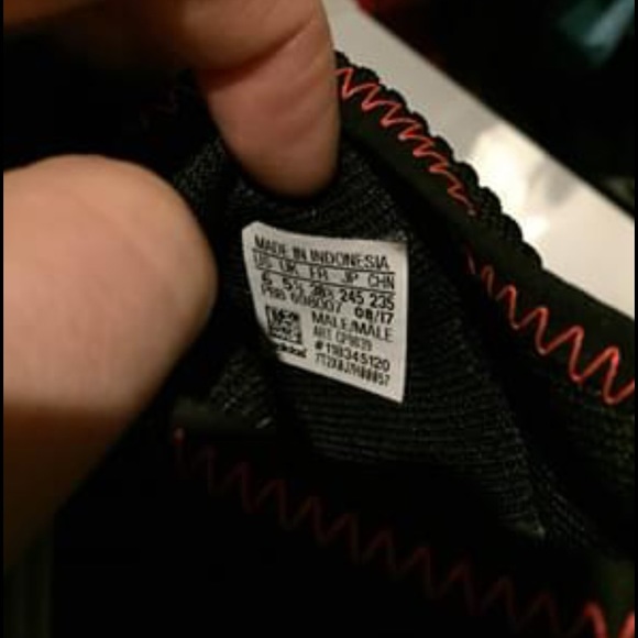 Adidas predator18.3 size 6 in excellent condition - Picture 3 of 5